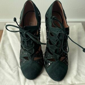 ALAIA Lace-Up Cutout Suede Heeled Booties - Dark Green